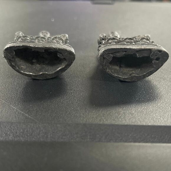 Pair of Miniature Metal Thai Amulets Pra Kring - Picture 5 of 7